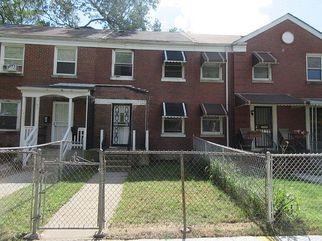 2nd image of 729 E 105th Pl