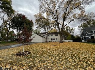 141 Peavey Ln, Wayzata, MN 55391