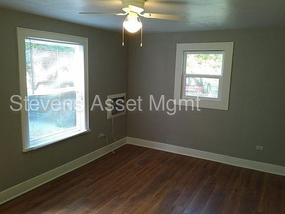 4th image of 109 E Fairview St