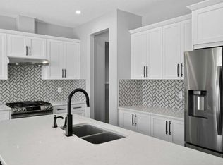 154 E Yorkstone Way SW, Calgary, AB T2X 4S3