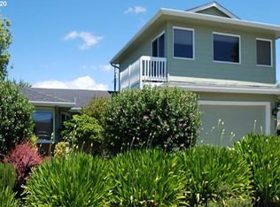 236 Memory Ln, Brookings, OR 97415