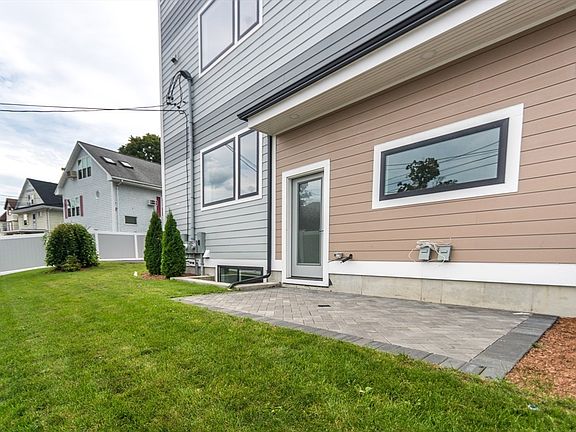 5th image of 308 Newton St #1
