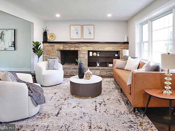 4th image of 1209 Hoffman Rd