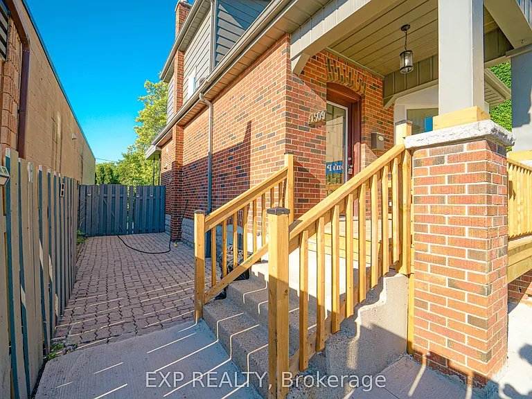 1509 Main St E #UPSTAIRS — Photo 26