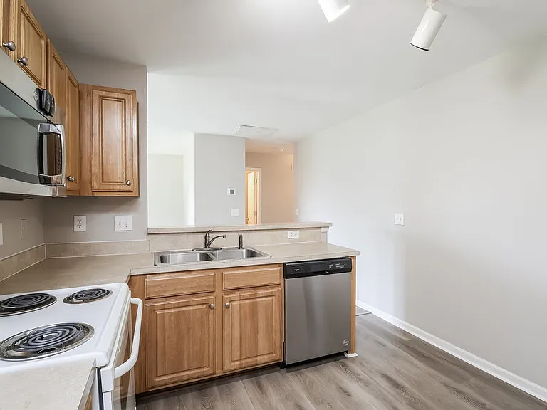 9446 Dewey Dr — Photo 8