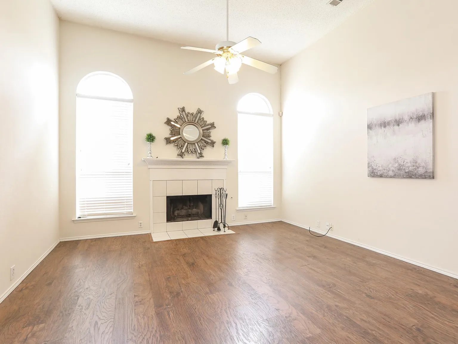 4 bed, 3.5 bath, 2347 sqft, $2,950 — Photo 2