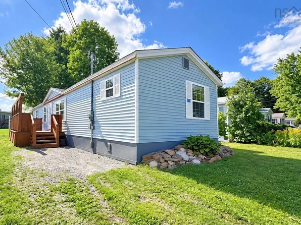 11 Olympic Ave, New Minas, NS B4N 3T9