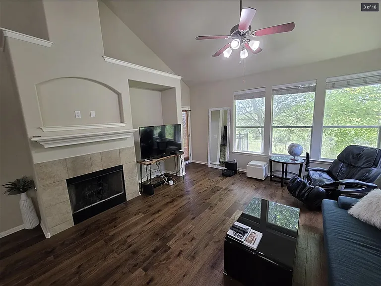 7901 Southwest Pkwy #15 — Photo 3