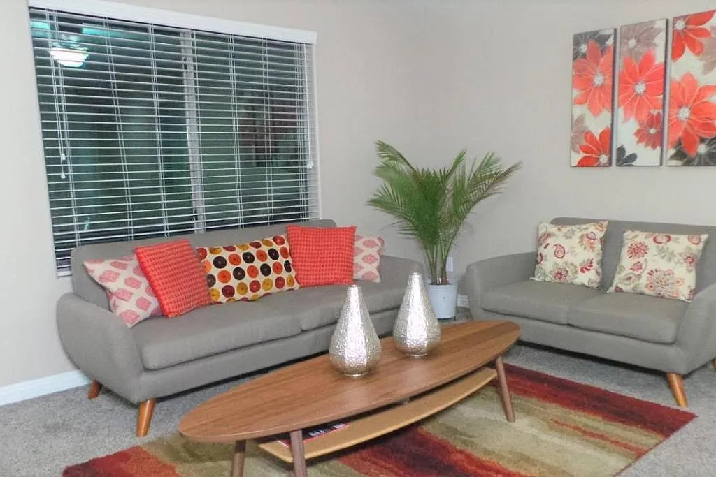 5746 W Beth Dr — Photo 3