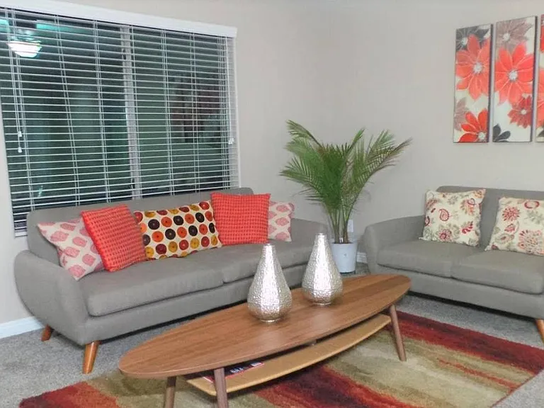 5746 W Beth Dr — Photo 3