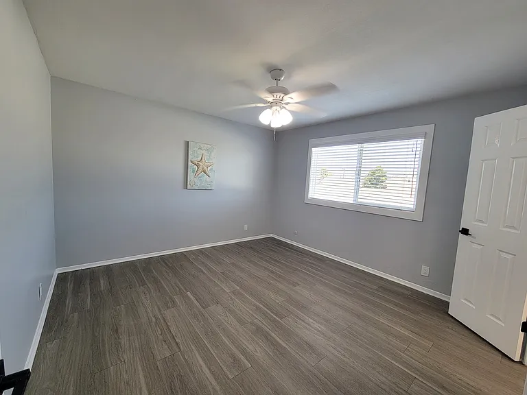Marquis Apartments — Photo 41