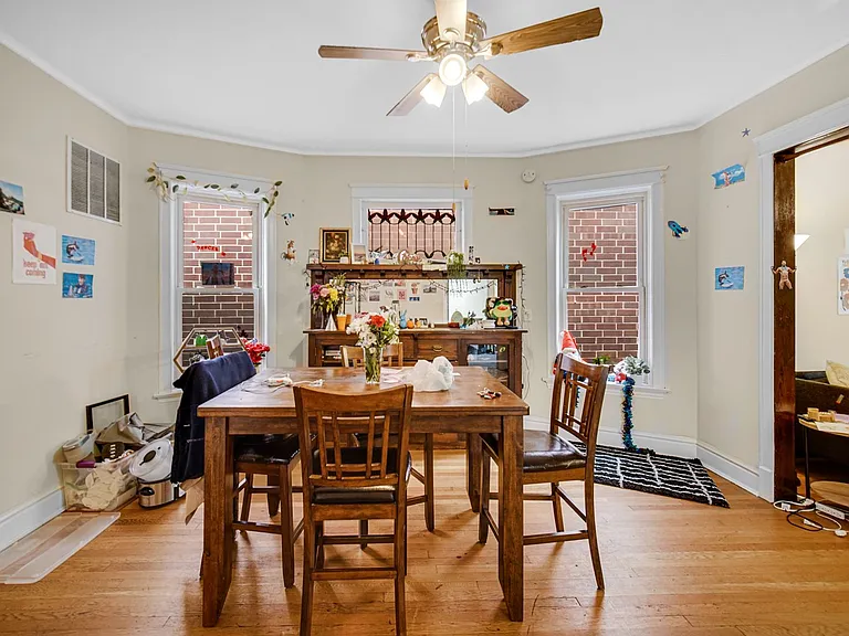 1240 W Cornelia Ave — Photo 16