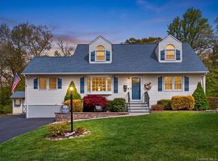 21 Foxcroft Drive, Nanuet, NY 10954