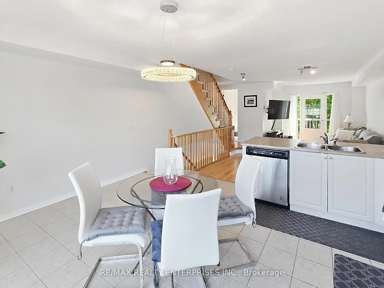 112 Harbourside Dr — Photo 7