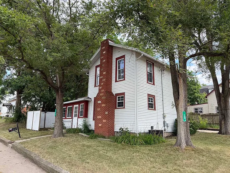 302 Glen St — Photo 13