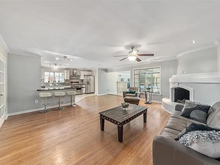 5616 Pine St — Photo 4