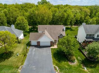 9287 River View Trl, Roscoe, IL 61073