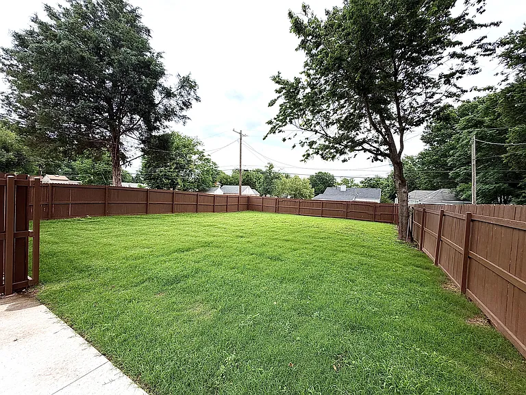 301 S College Ave — Photo 15