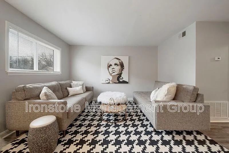 2 bed, 1.5 bath, $995 — Photo 4