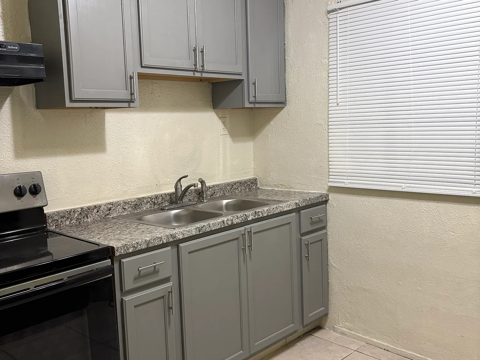 2 bed, 1000 sqft, $1,100 — Photo 4