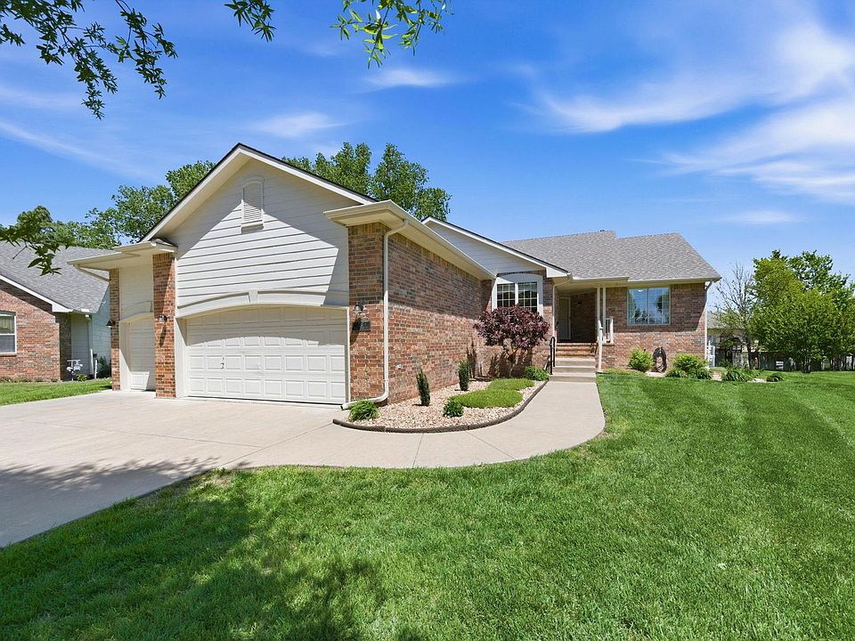 1st image of 237 S Maple Dunes Ct