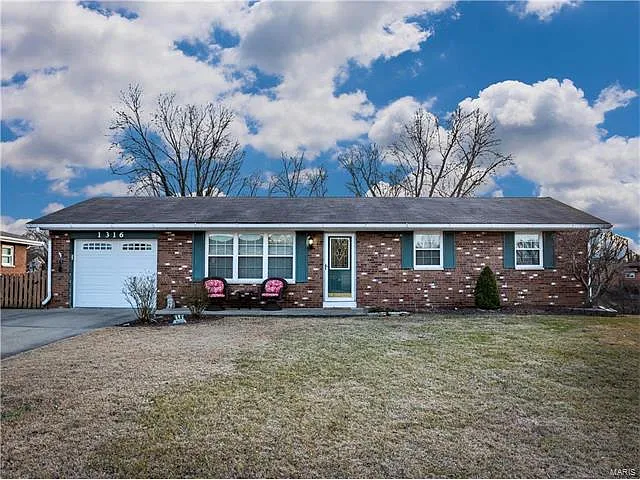 1316 Lexington Dr photo 1