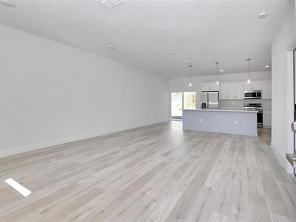 5th image of 15227 SW 28th Avenue Rd