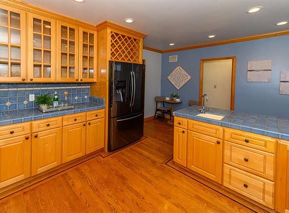 5th image of 841 San Anselmo Ave S