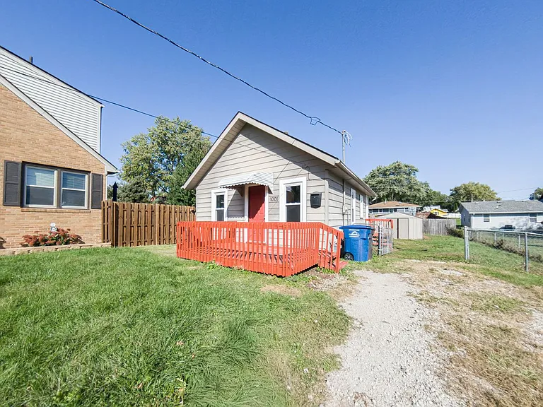 1001 Maish Ave — Photo 3