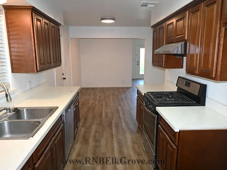2620 Fernandez Dr — Photo 4