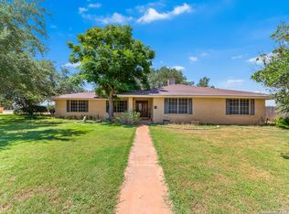 198 Encino Dr, Pearsall, TX 78061