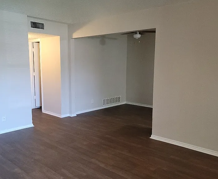 1117 Landsdale Ln — Photo 3