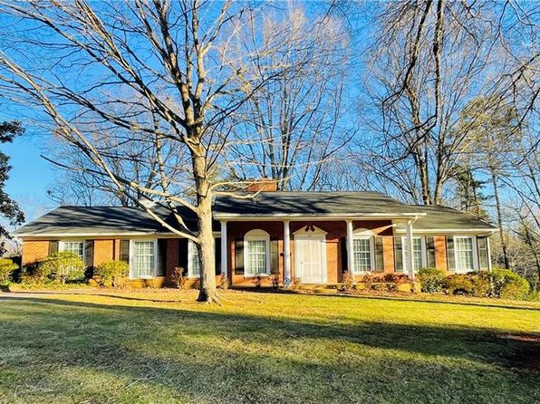 301 Lakewood Dr, Lexington, NC 27292