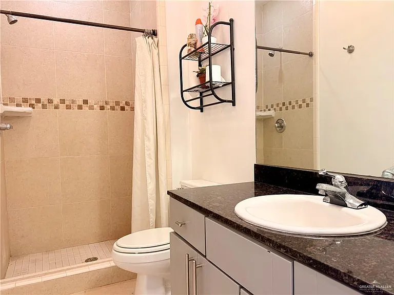 813 Travis St #207 — Photo 19