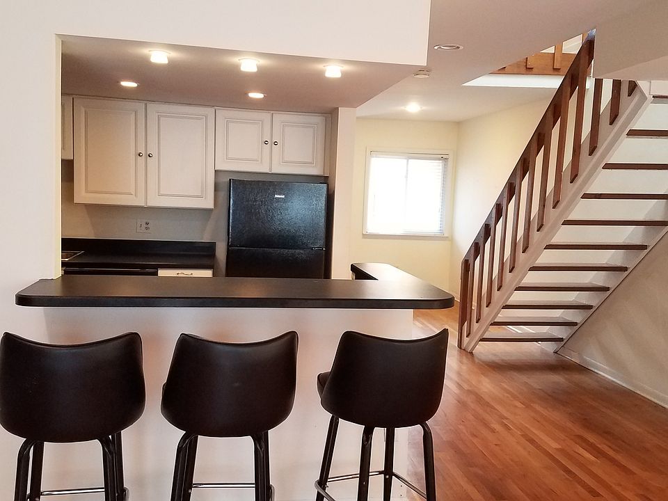 Open kitchen & stairs