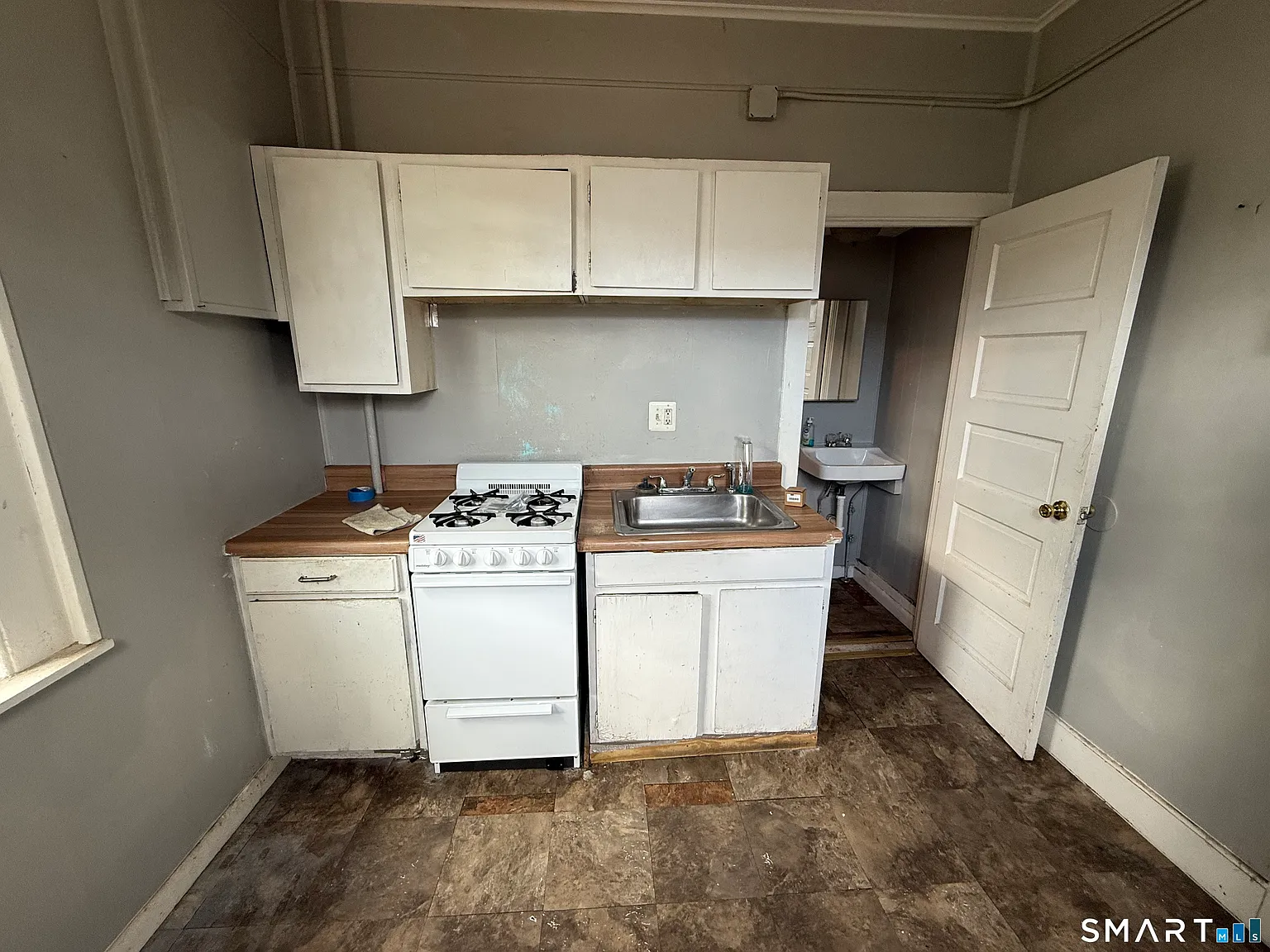 Studio, 1.0 bath, 2334 sqft, $850 — Photo 2