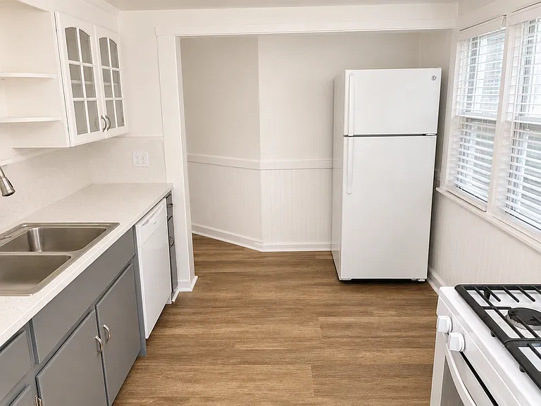 708 Coit Ave NE — Photo 17