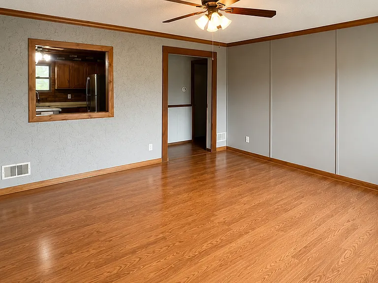 1655 Clover Ln — Photo 4