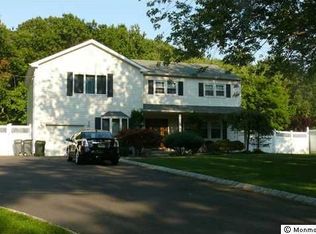 20 Chesapeake Rd, Manalapan, NJ 07726