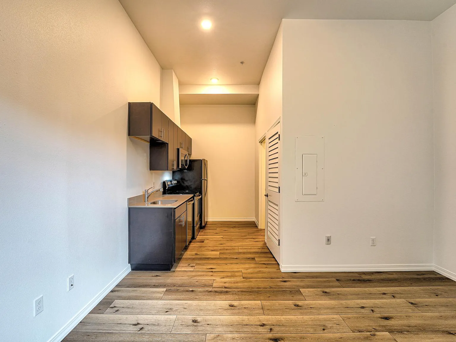 Studio, 291 sqft, $1,895 — Photo 2