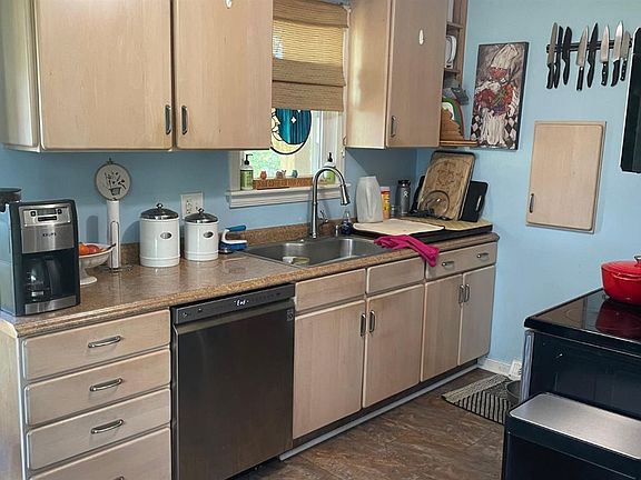 5th image of 4902 Myrtle St