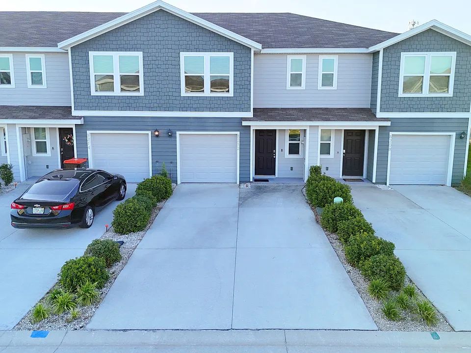 8212 SW 67th Ave