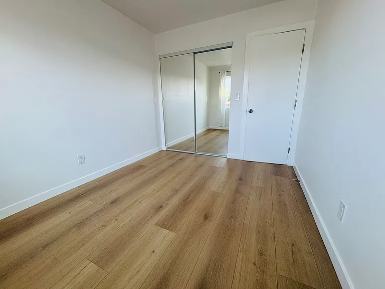 1854 Midvale Dr — Photo 6