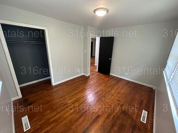 4th image of 1514 Park Ln #1/2