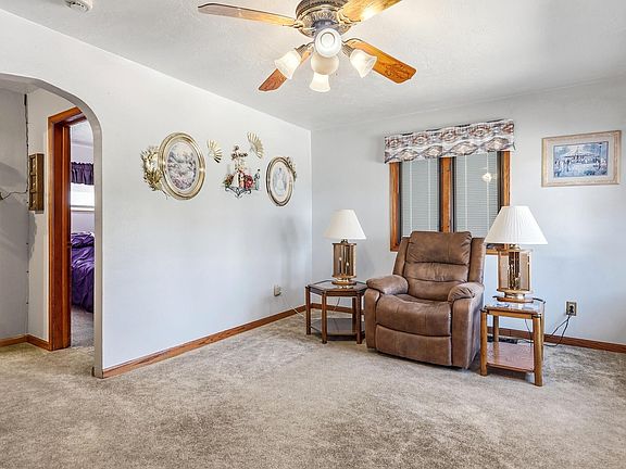 4th image of 3940 Oneida Ave