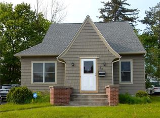 38 Redfern Dr, Rochester, NY 14620