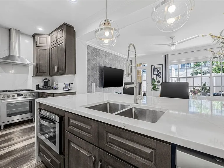 313 Inner Harbour Cir — Photo 8