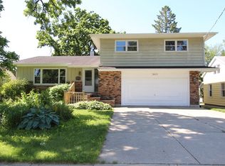 3813 Grove Ave, McHenry, IL 60050