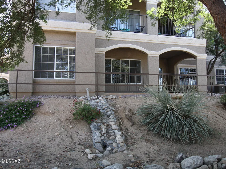 1500 E Pusch Wilderness Dr #7104