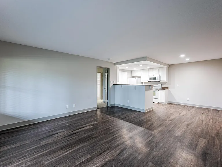 Sycamore Canyon Apartments — Photo 32